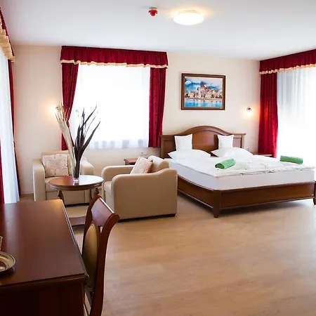 Luxury Hotel 3*